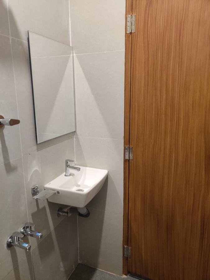 Готель Sri Balaji Lodging Тіруччендур Екстер'єр фото