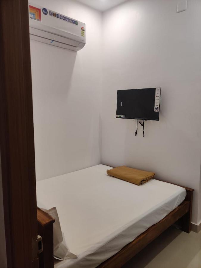 Готель Sri Balaji Lodging Тіруччендур Екстер'єр фото