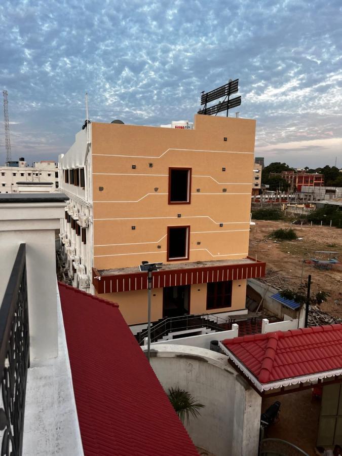 Готель Sri Balaji Lodging Тіруччендур Екстер'єр фото