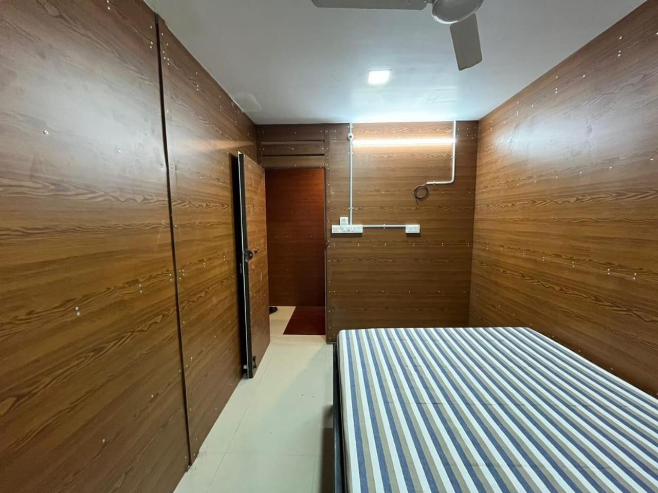 Готель Sri Balaji Lodging Тіруччендур Екстер'єр фото