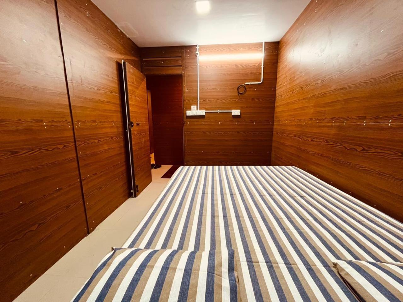 Готель Sri Balaji Lodging Тіруччендур Екстер'єр фото